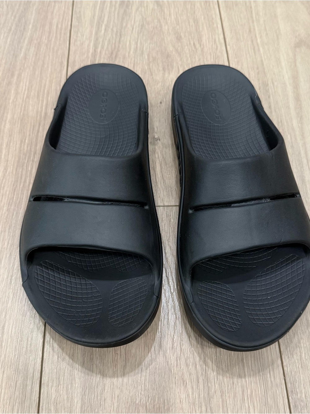 OOFOS Men's Black Slide Sandals - Cushioned Recovery Slides